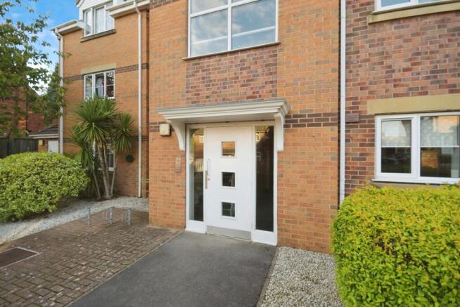 2 bed Flat for sale Image 4