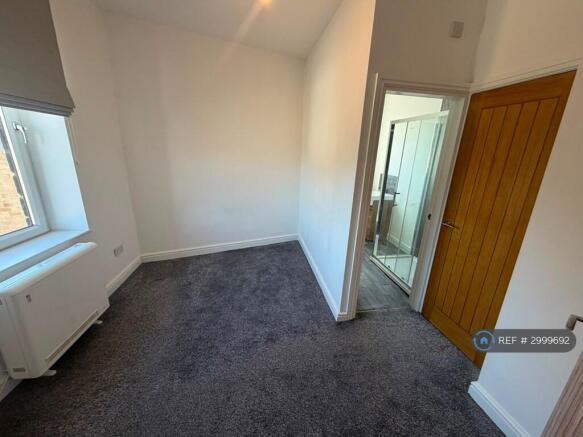 Studio to rent Image 4