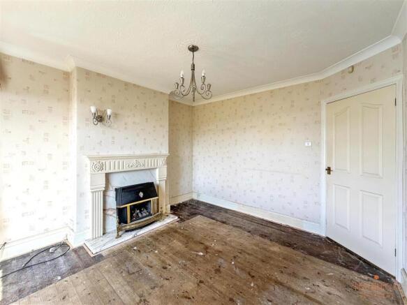 3 bed Semi-Detached for sale Image 4