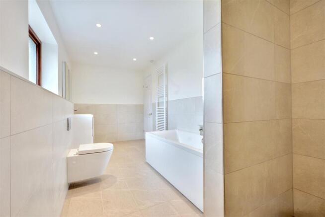 Bathroom_3.jpeg