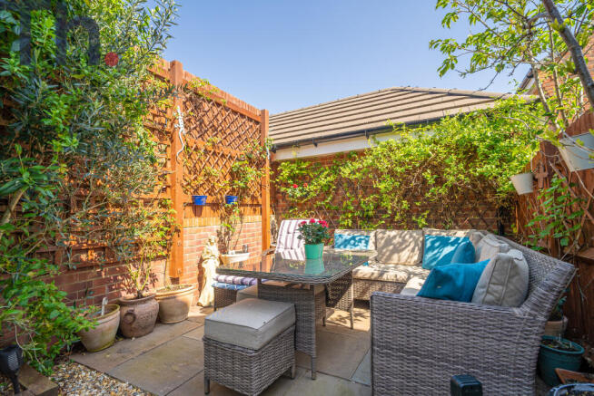 Private & Pretty Enclosed Garden/Patio