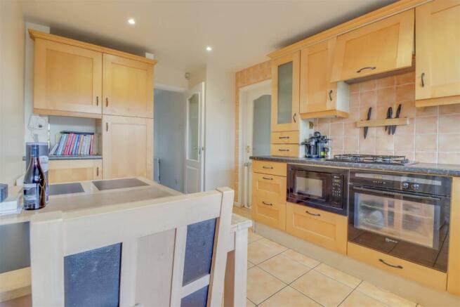 263 SOUTHEND ROAD INSIDE-7.jpg