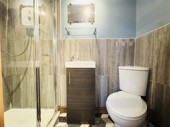 EN SUITE