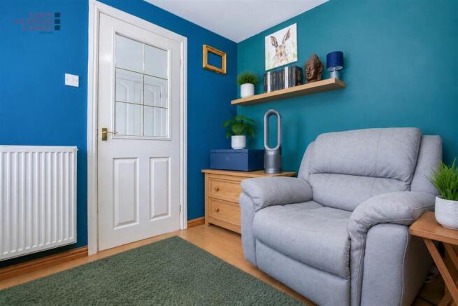 4 bed Detached for sale Image 8