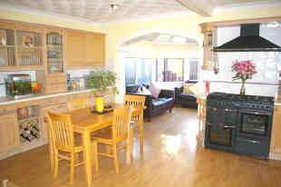KITCHEN / DINER