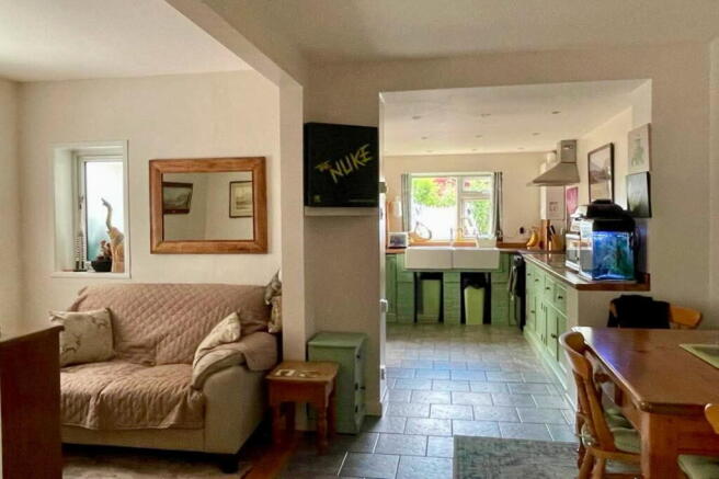 3 bed Semi-Detached for sale Image 4