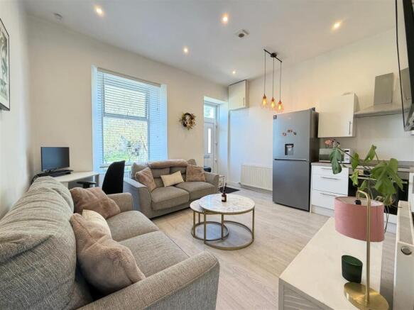 Lounge / Kitchen