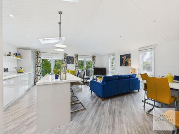 Kitchen / Living Area