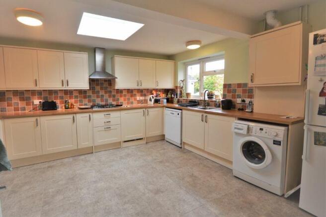 KITCHEN / BREAKFAST ROOM