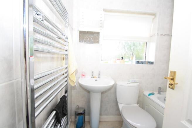 65 Oakwood Drive bathroom.JPG