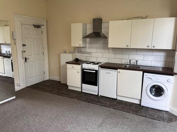 Bedroom/Kitchen (...