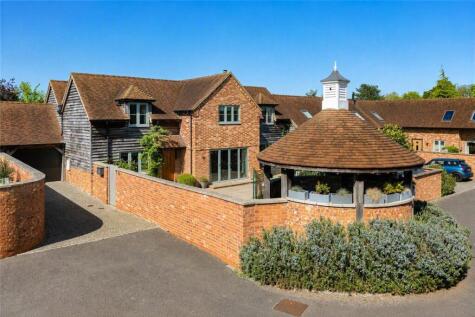 Pearce Courtyard, Oakley, Aylesbury, Buckinghamshire, HP18