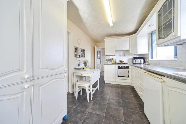 3 bed Semi-Detached for sale Image 5