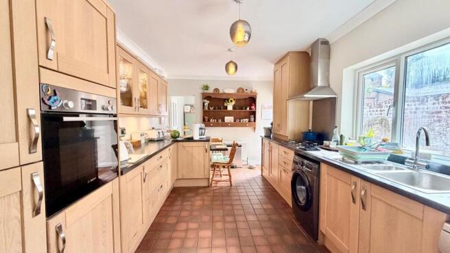 4 bed Terraced for sale Image 9
