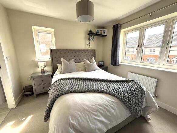 21 robinson bedroom.jpeg