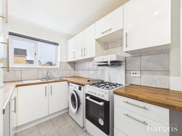 Larkfield, Chineham, Basingstoke, Hampshire, RG24 photo 2