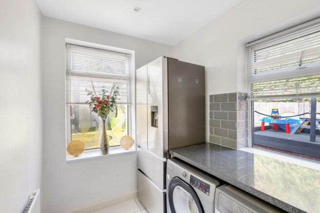 3 bed Semi-Detached for sale Image 6