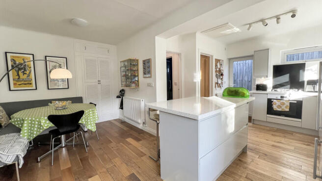 Kitchen/dining ro...