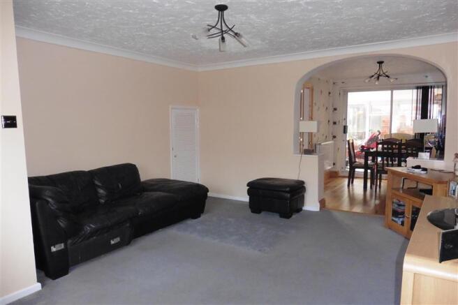 Lounge/Dining Room