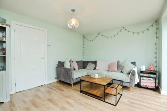 3 bed Semi-Detached for sale Image 8