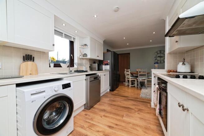 4 bed Detached for sale Image 4