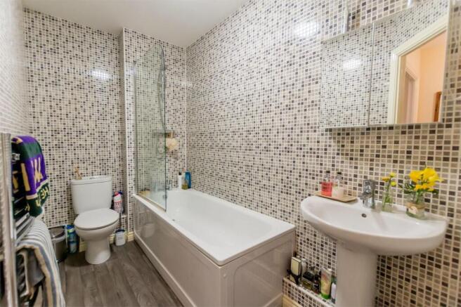2 bed Apartment to rent Image 5
