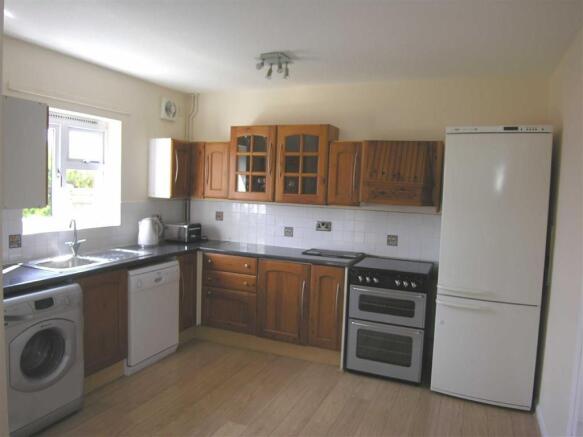 FITTED KITCHEN