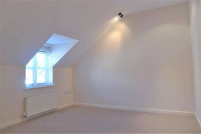 3 bed Apartment to rent Image 9