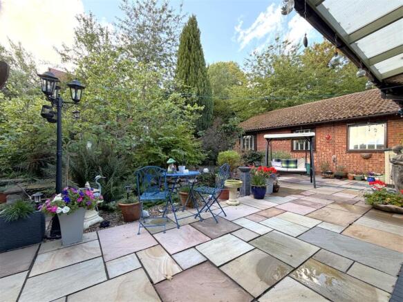 Highly Private Mature Garden 750