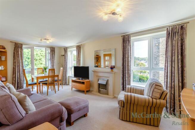 8706131-interior01.jpg