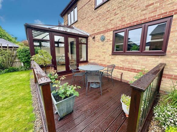 garden deck.jpg