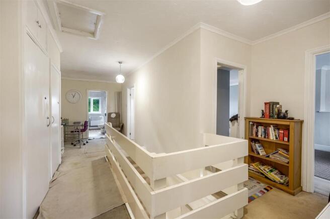 4 bed Semi-Detached for sale Image 12
