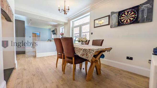 5 bed House for sale Image 12