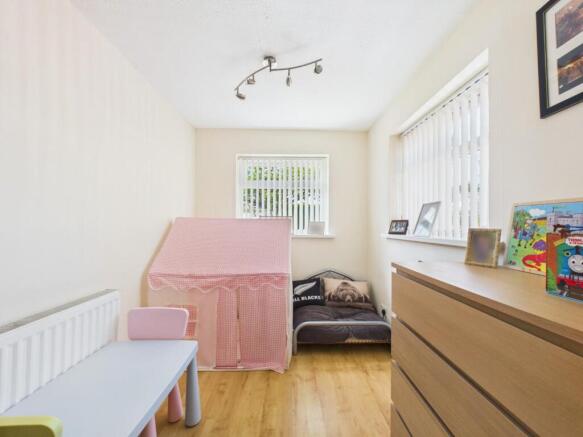4 bed House for sale Image 5