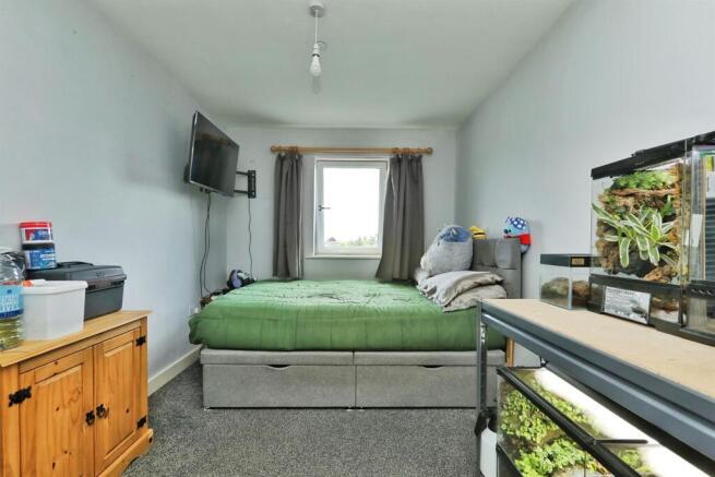 5 bed Town House for sale Image 9