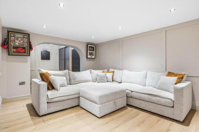 4 bed House for sale Image 7