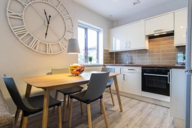 3 bed Flat to rent Image 5