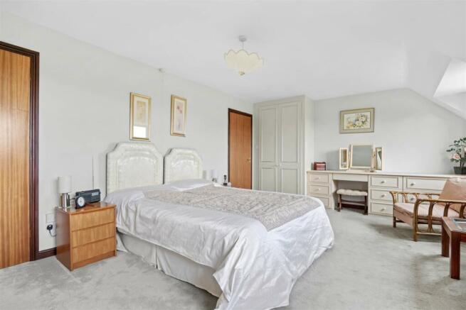 4 Manor Court - Bedroom 1.jpg