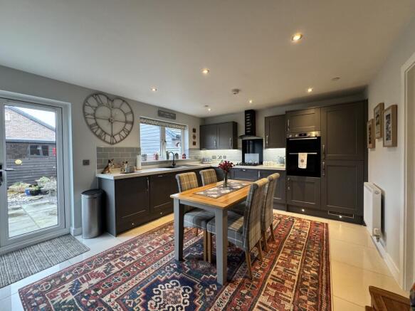 Kitchen/ dining room