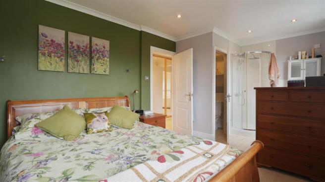 4 bed Detached for sale Image 9