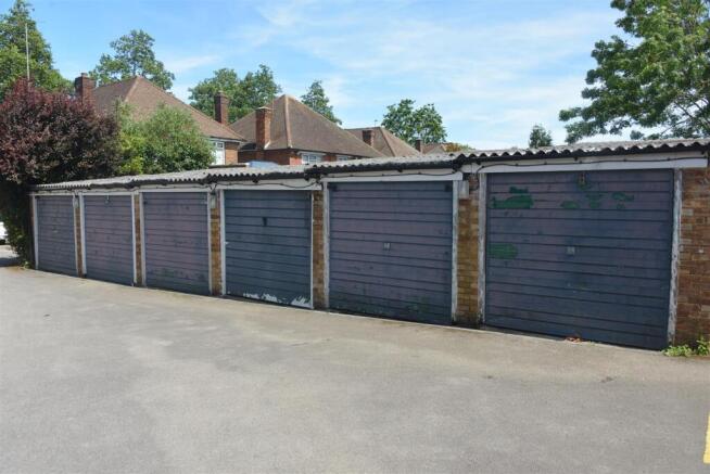 garage_wide_right.jpeg