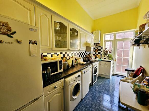 2 bed Flat for sale Image 5
