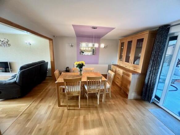 5 bed Detached to rent Image 7