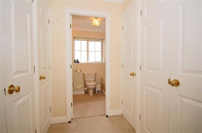 DRESSING AREA & EN SUITE