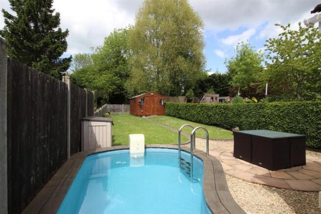 Swimming Pool & Garden