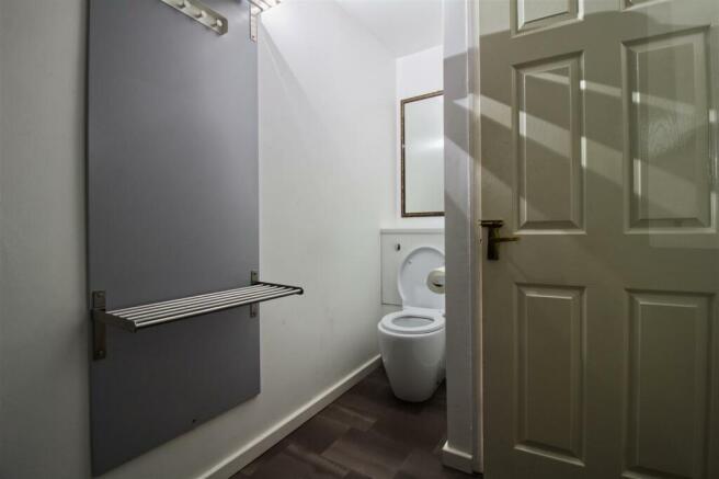 4 bed House to rent Image 9