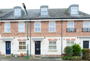 18, Hillside Gardens, Peterborough PE8 6DX