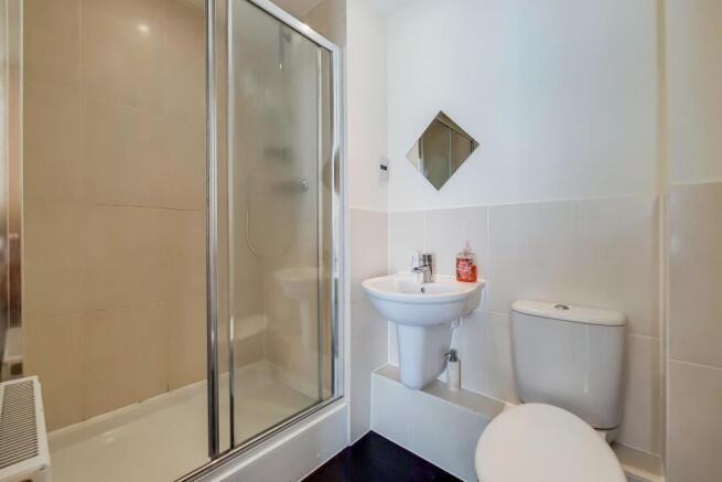 6_Main Ensuite-0.jpg