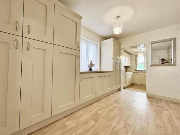 2 bed Semi-Detached Bungalow for sale Image 4