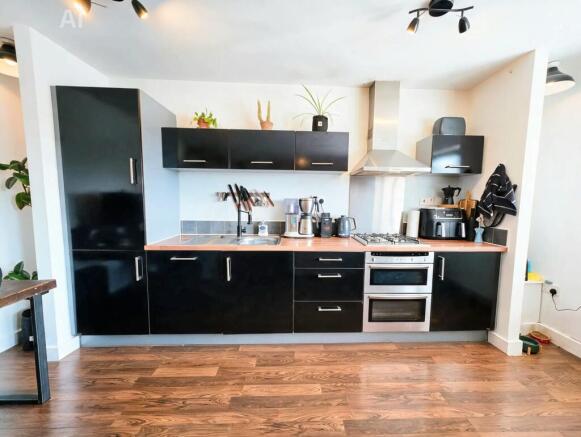 2 bed Flat for sale Image 5
